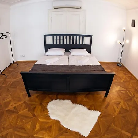 شقة St. Nicholas Church View Apts *