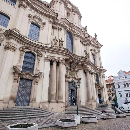Appartement St. Nicholas Church View Apts Praag