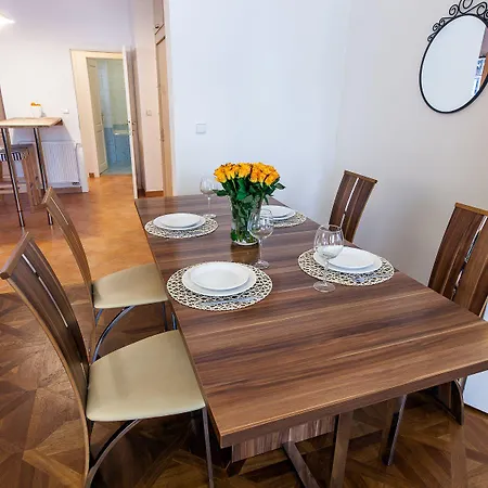 St. Nicholas Church View Apts Appartement